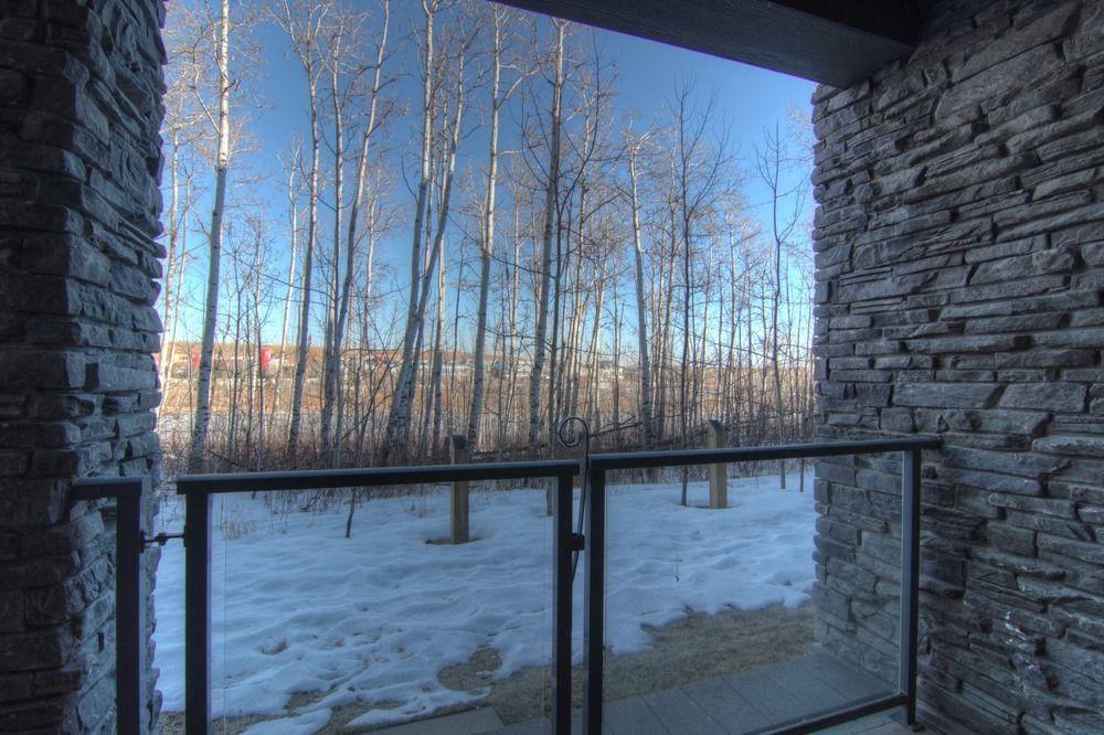 Pinnacle Inn & Suites Aspen Calgary Exterior photo