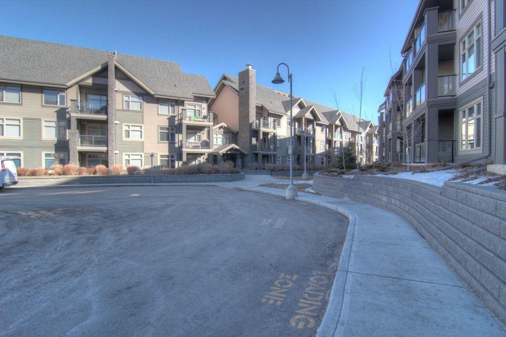 Pinnacle Inn & Suites Aspen Calgary Exterior photo