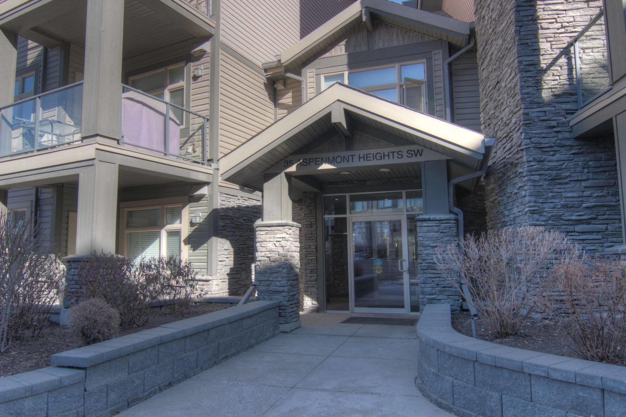 Pinnacle Inn & Suites Aspen Calgary Exterior photo